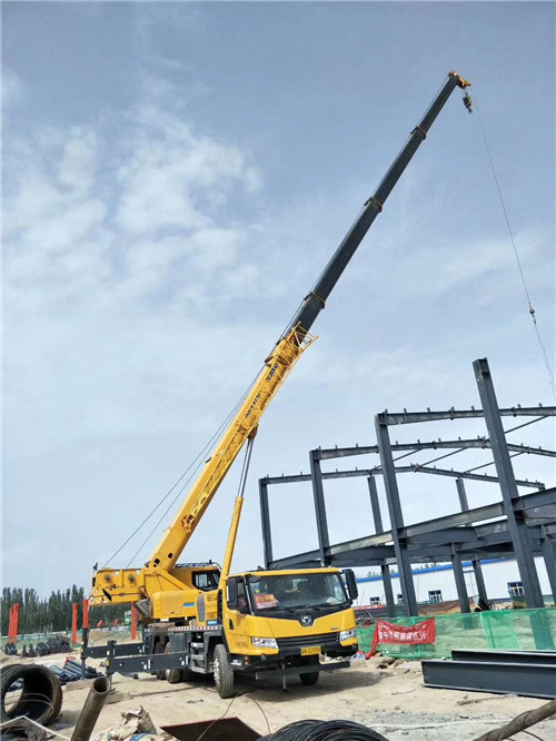 井陉矿区超高层建筑钢结构吊装案例